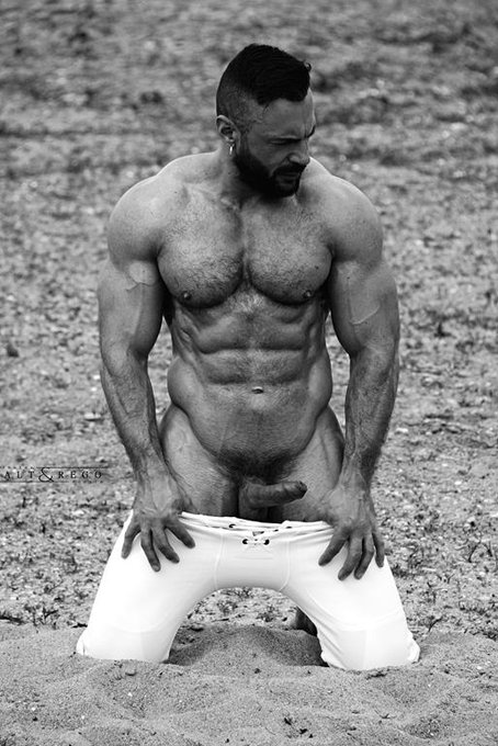 Player 
#hardon #pornactor #muscles #gaybodybuider 
@QueerClick @QueerMeNow @theQueerPig @formulagay