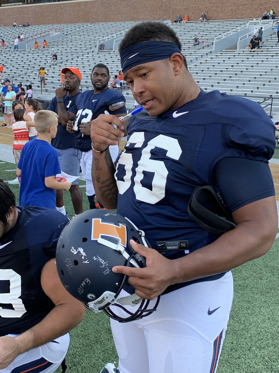 vslaughter3's tweet photo. Gm Illini family. Happy Thursday. Let’s get it. Father God I come before you asking you to keep your arms wrapped around our young men and coaches. @Slaughter66_ Keep God 1st. Keep Grinding. Trust the Process. Love you. #TEAMSLAUGHTER https://t.co/rfP7ZRAzfH