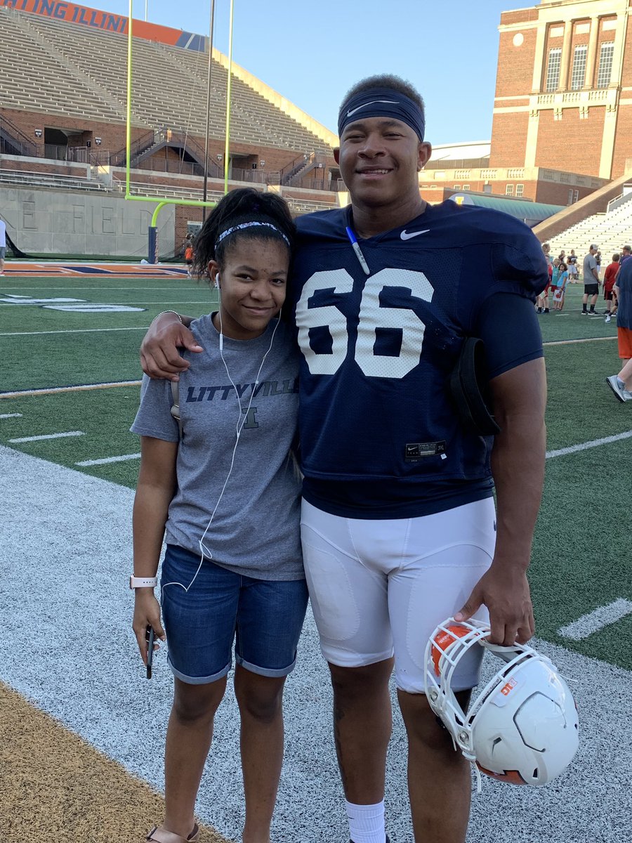 vslaughter3's tweet photo. Gm Illini family. Happy Thursday. Let’s get it. Father God I come before you asking you to keep your arms wrapped around our young men and coaches. @Slaughter66_ Keep God 1st. Keep Grinding. Trust the Process. Love you. #TEAMSLAUGHTER https://t.co/rfP7ZRAzfH