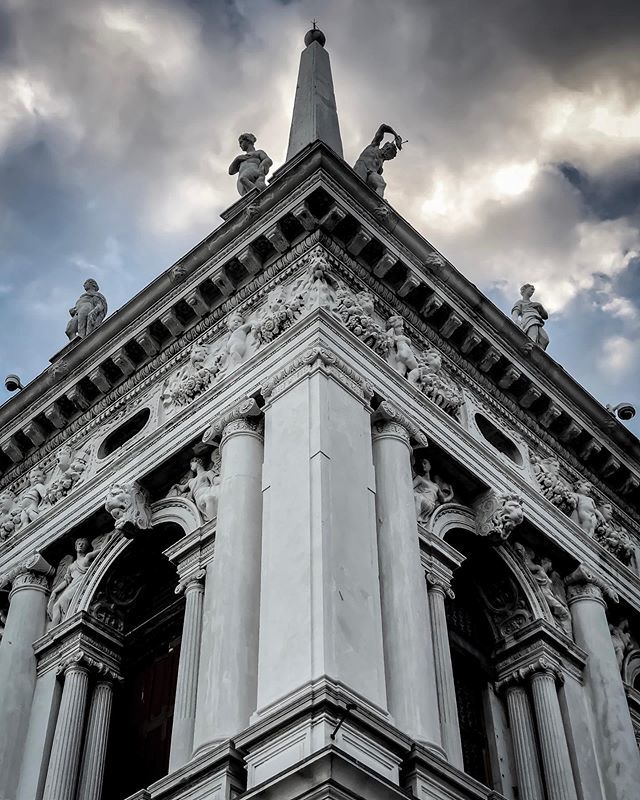 adv_4_beginners's tweet photo. Moody skies above St Marks square in Venice 
#adventuringforbeginners #italyadventures #stmarkssquare #venice #moodysky #symmetry #shotoniphone #iphonex #iphonography https://t.co/2KBks1LdpX https://t.co/Z1R4npG1zj