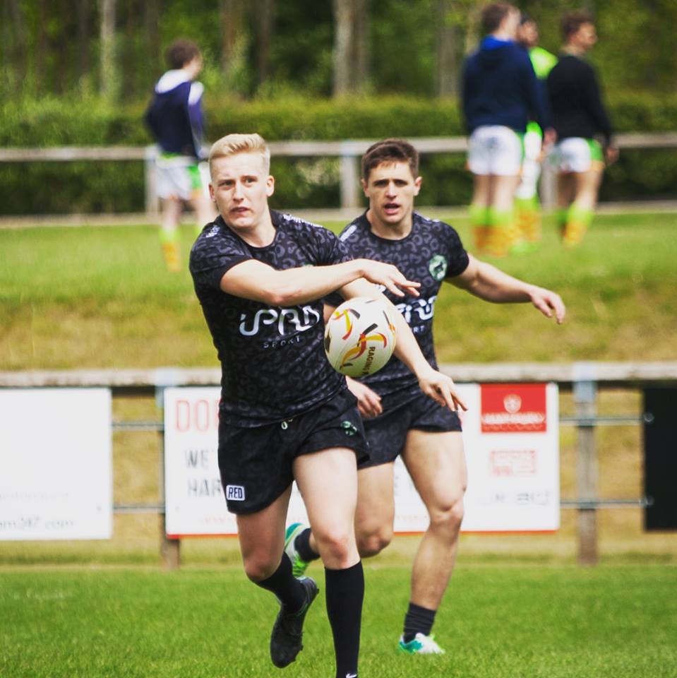 cheltsarriesrfc's tweet photo. We're delighted to announce that former first-team coach, @BillyBurns10, has continued his support for @cheltsarriesrfc by sponsoring club captain, @jaackmedcroft, for the 19/20 season #UTS 🔹🔸 https://t.co/D2UCOBNpXD