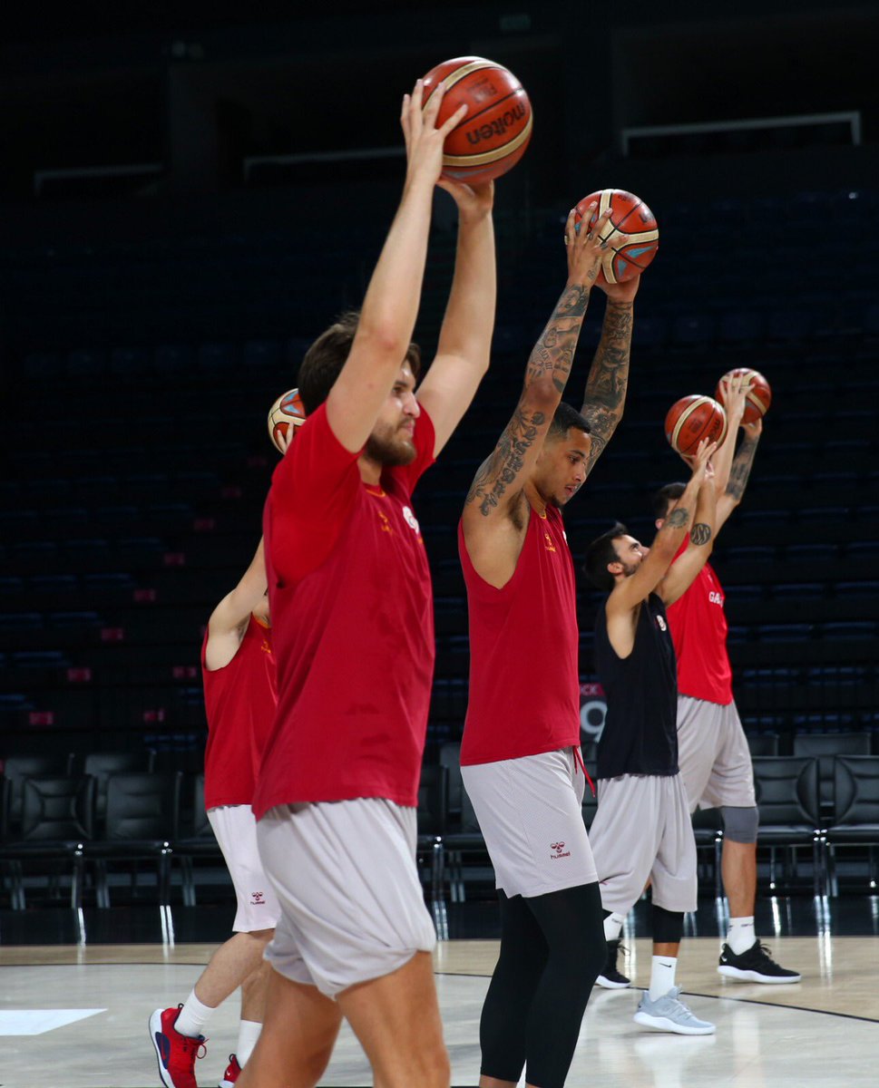GSBasketbol's tweet photo. 📸 | Galatasaray Doğa Sigorta Erkek Basketbol takımımız 2019/20 sezonunun ilk takım idmanını bugün Sinan Erdem Spor Salonu'nda gerçekleştirdi. 🦁👌🏀 https://t.co/jVvhKP6lHK