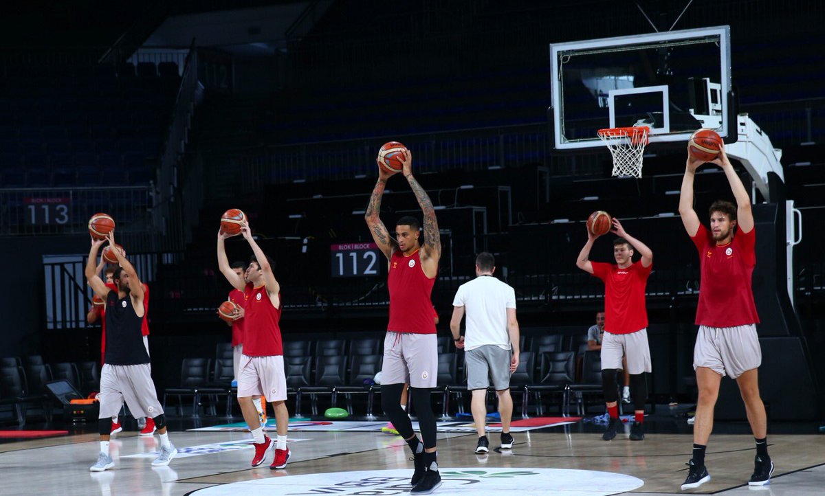 GSBasketbol's tweet photo. 📸 | Galatasaray Doğa Sigorta Erkek Basketbol takımımız 2019/20 sezonunun ilk takım idmanını bugün Sinan Erdem Spor Salonu'nda gerçekleştirdi. 🦁👌🏀 https://t.co/jVvhKP6lHK