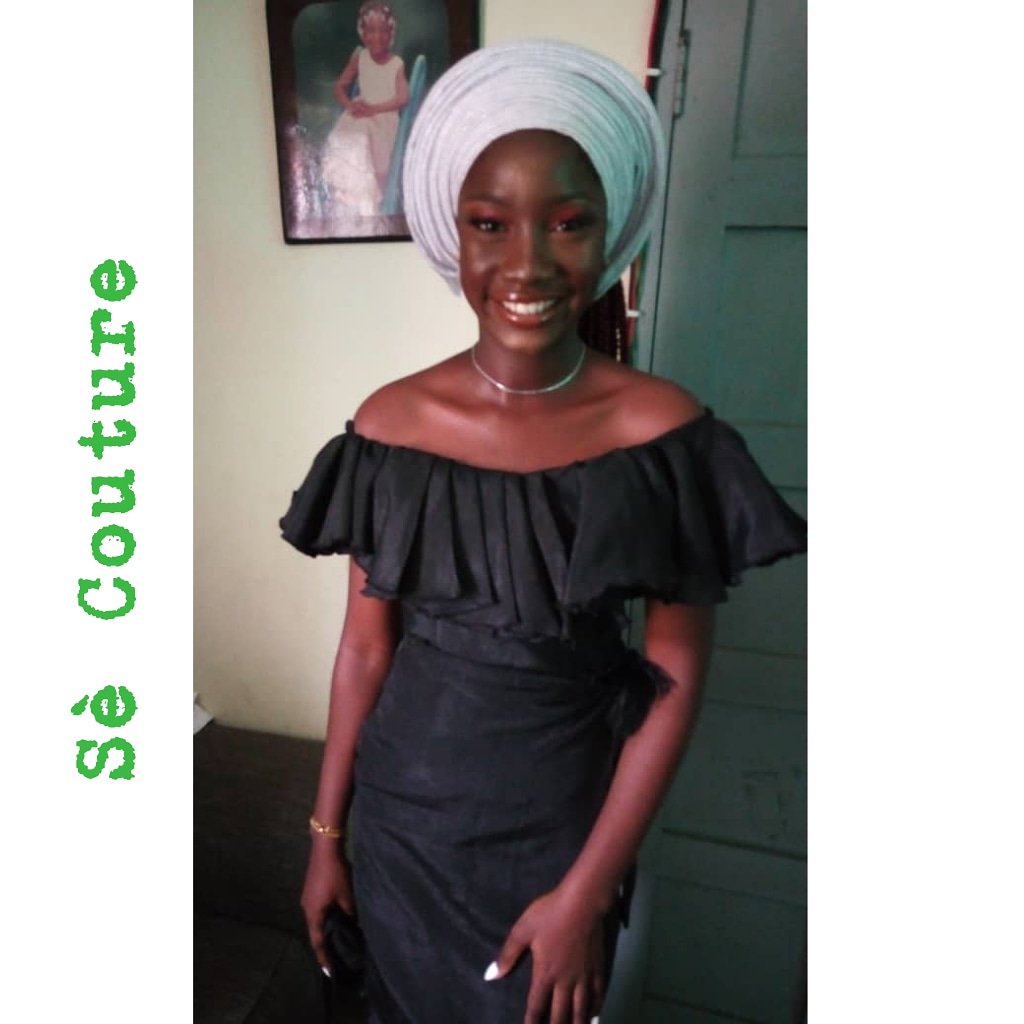 SeCouture_ng's tweet photo. Throwback to Our beautiful omotolaniii's
Valedictory service
A true African Princess 👸

Outfit @SeCouture_ng

#sécoture #secouture_ng #throwbackthursday #brownskingirl #madeinnigeria #buynigerian #asoebilagos #ladieswear #fashionblogger #fashionbrands #skirtandblouse #asooke https://t.co/RE8x9ptUBR
