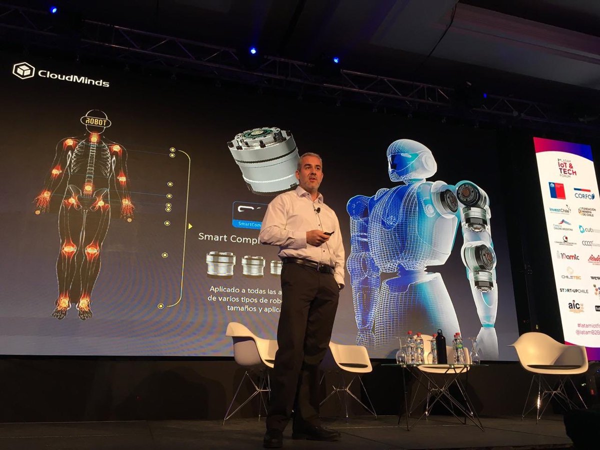 AndroLindsay's tweet image. En 3er #LatamIOTForum hablando de #InteligenciaArtificial y de #CloudRobotics. La misión de @CloudMinds_Tech es lograr robots más inteligentes y accesibles para todos y tenemos la convicción que #CloudBase #AI es la única solución para poder lograrlo @latamb2bevents #AI 🤖☁️🧠