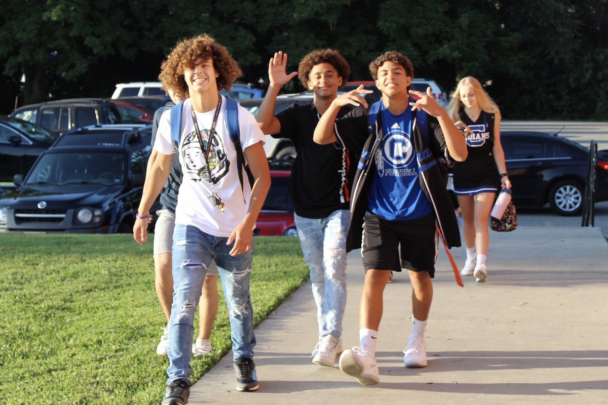 CHS_Indians's tweet photo. Welcome back! #seniorlot https://t.co/0gWb5ADFmP
