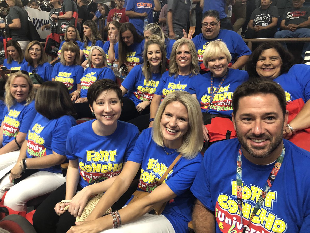 Fort Concho is loving them some George Couros! INNOVATE IN A BOX! <a href="/gcouros/">George Couros</a> @SanAngeloSupt <a href="/farrahgomez678/">Farrah Gomez, Ed.D.</a> <a href="/JanaRueter/">Jana Rueter</a> <a href="/TxMattKimball/">Matt Kimball</a> #fortconchosuperheroes