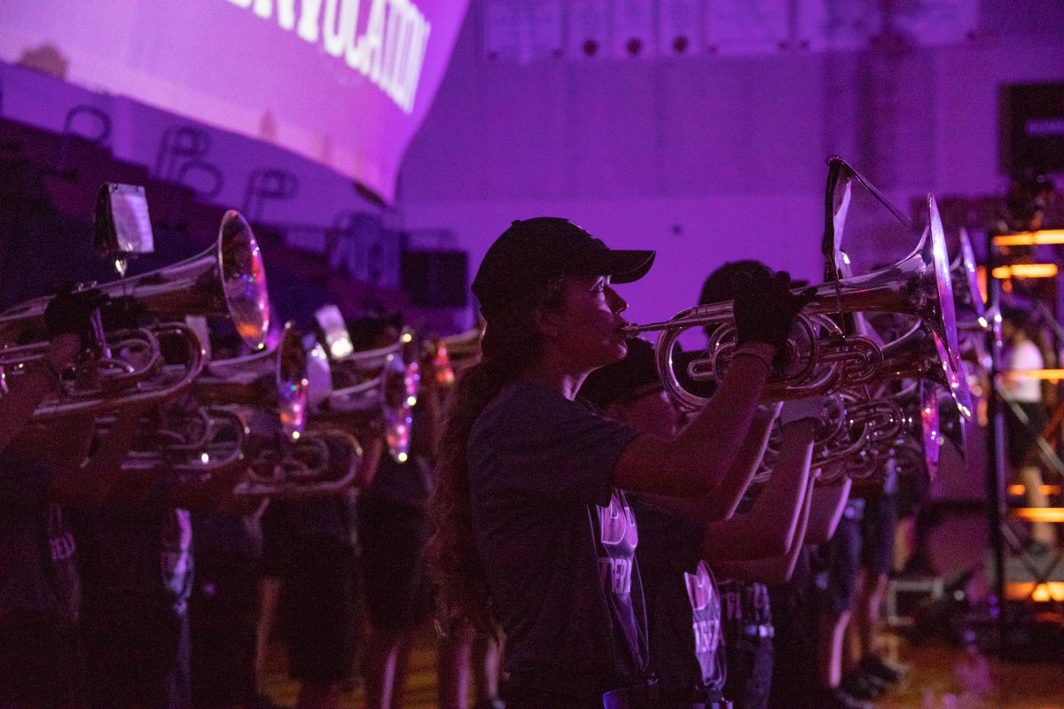 myDSHSnews's tweet photo. Band, Hi-Steppers, colorguard, theatre tech, and A/V students work staff Convocation. https://t.co/Q3wJP3tVgH