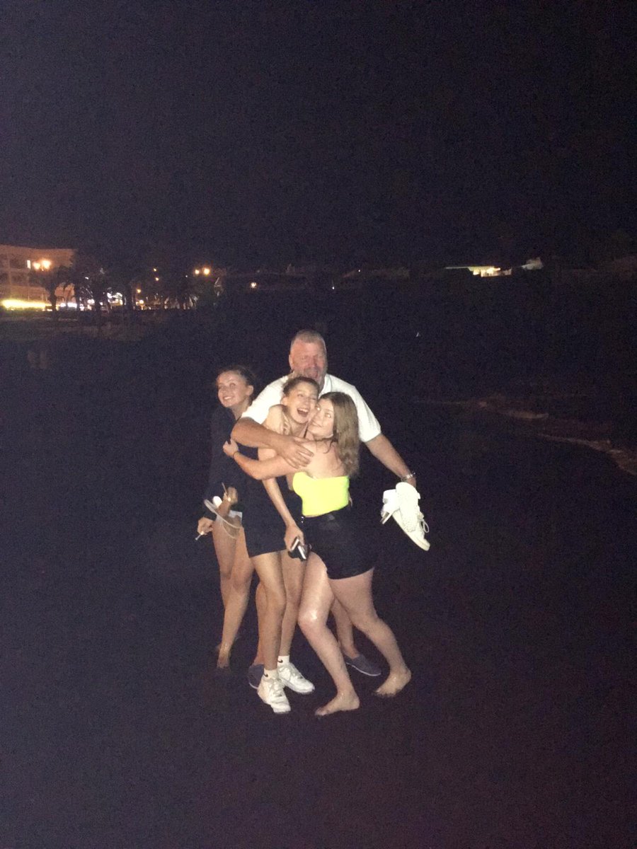lkennedy665's tweet photo. Fun at night 😍😍😍 @,tenerife https://t.co/MENmN3c2Ky