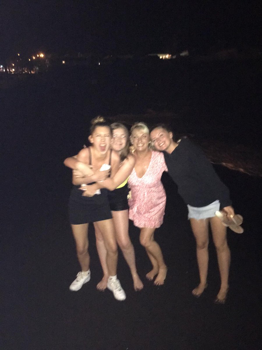 lkennedy665's tweet photo. Fun at night 😍😍😍 @,tenerife https://t.co/MENmN3c2Ky