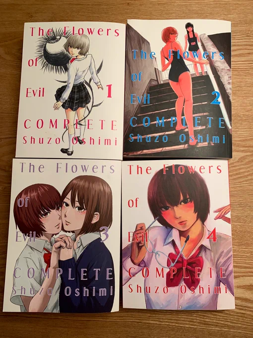 そういえば…惡の華は英語版ではコンプリートエディションがあります。カラー扉も全部入ってて、雑誌の表紙のカラーなんかも収録されています。 