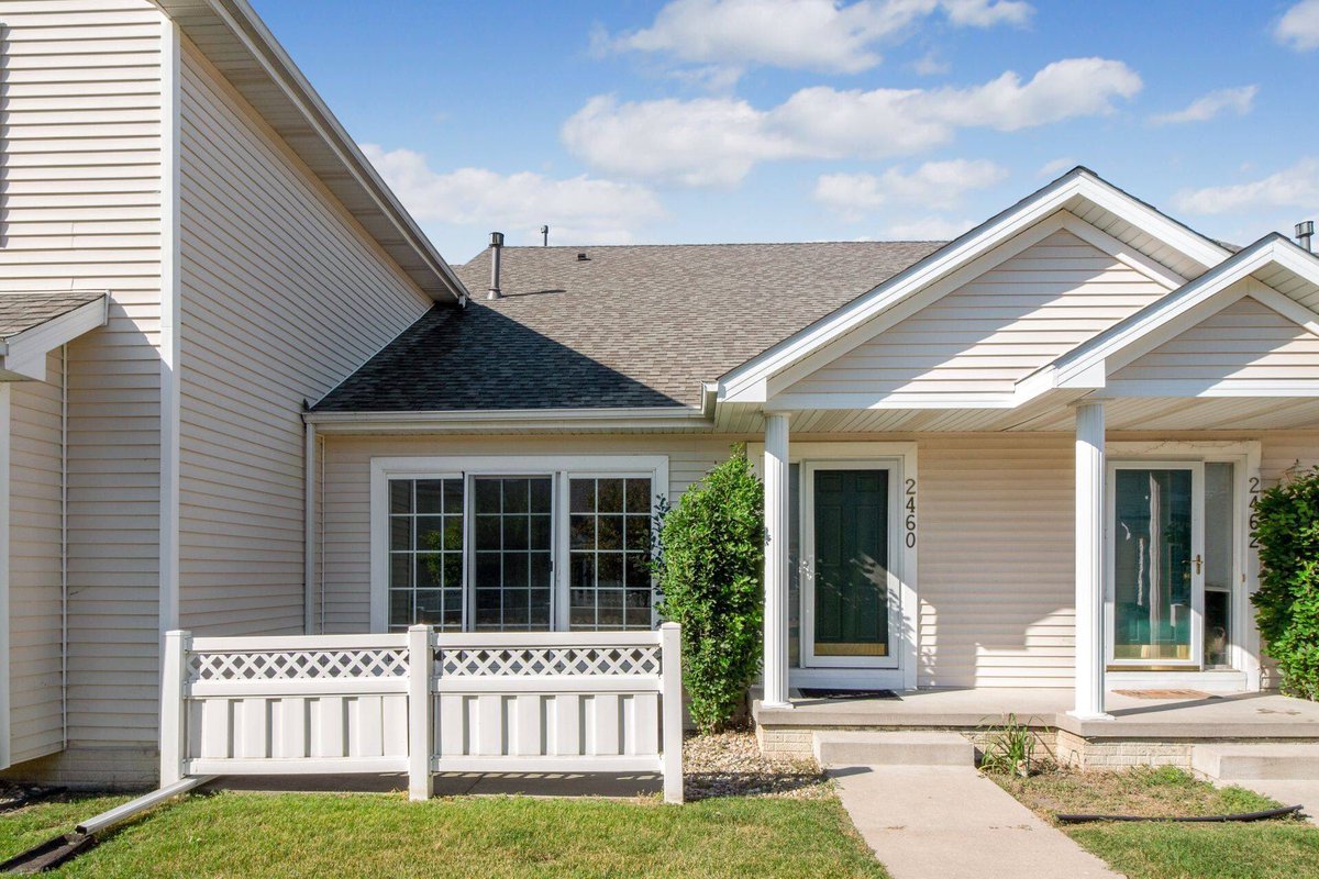 nygren_cbdsm's tweet photo. Why rent when you can own for less? Two new listings on the north side of Ankeny !! Affordable, easy living in these maintenance free townhouses 🤭🏡 check out the full listing here...

https://t.co/nIcSk8B2l3 https://t.co/GQov3vWJRQ