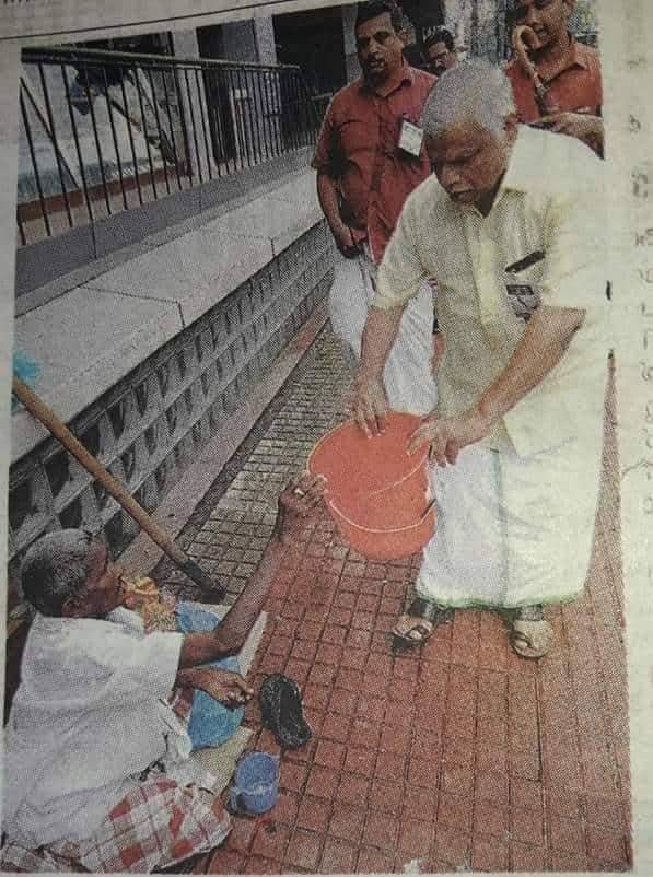 Kizhakkedan33's tweet photo. പിച്ച ചട്ടിയിൽ കയ്യിട്ട് വാരുക എന്ന് കേട്ടിട്ടുണ്ടോ ... കാണണോ 👇🏽#നന്മമരം_ജയരാജേട്ടൻ https://t.co/jJzJK51ACQ