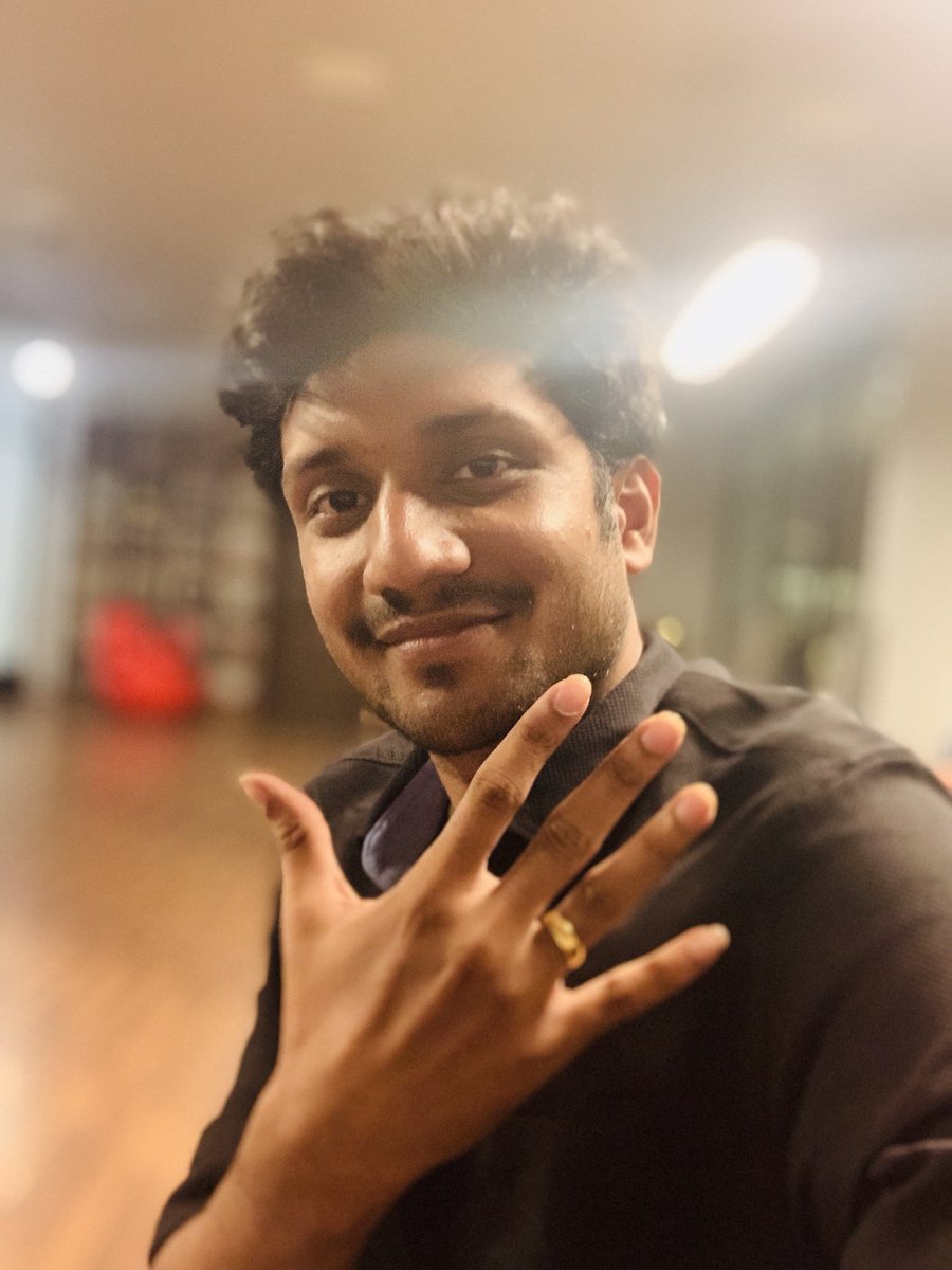 _VijayFanatic's tweet photo. What a lovely gesture and smile when he hold my fingers and put a ring on it 😍
Thalapathy VIJAY Sir’s gift for
Bigil !
#motivation #fanboymoment #Bigil #atleedirector
#assitantdirector~@prasanthov
https://t.co/ddGqVqNioa