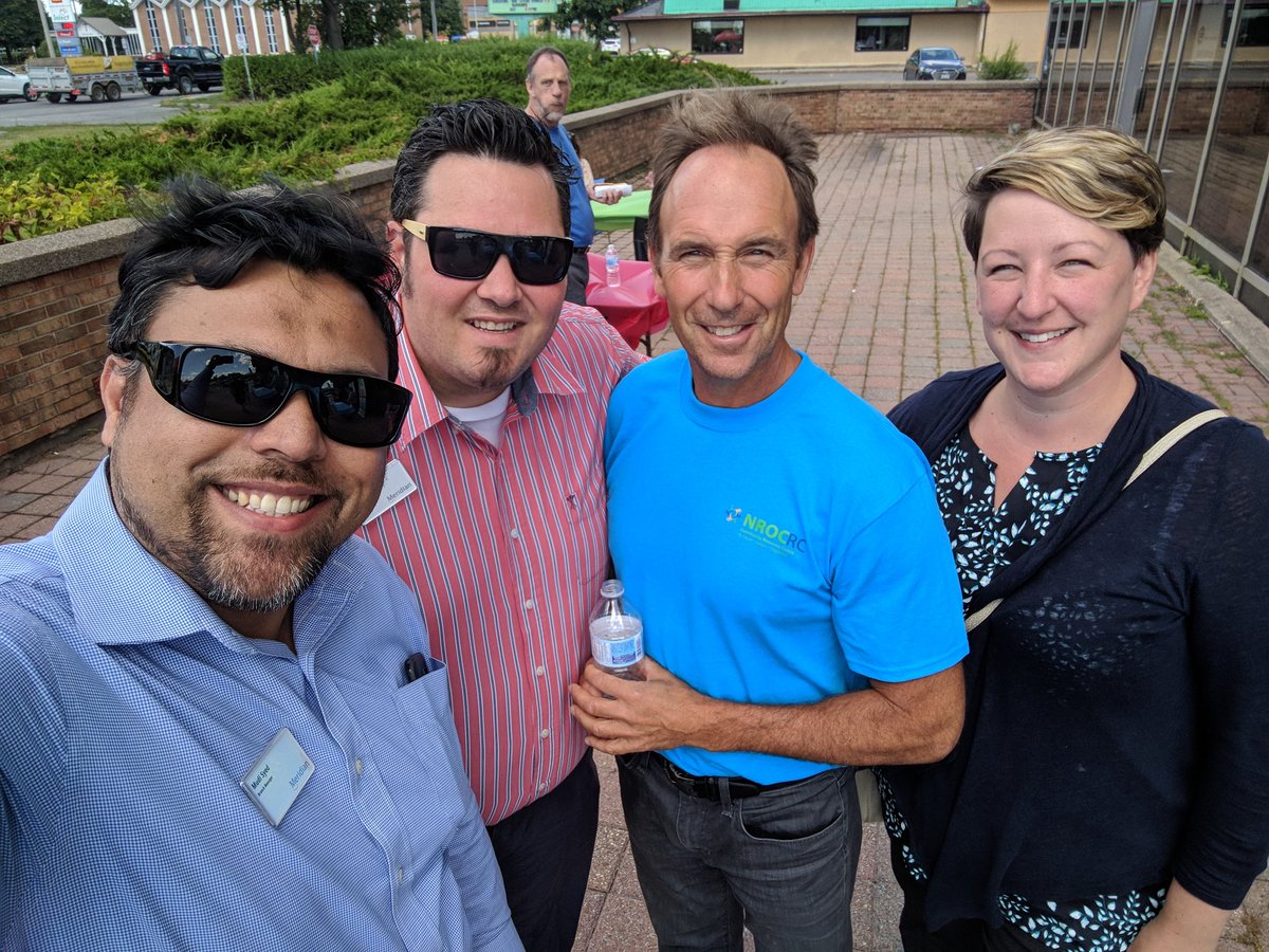 mudihsyed's tweet image. Proudly supporting and sponsoring #Tools4School program by @NROCRC. Great fun-filled family BBQ at Emerald Plaza. Thanks Josh and Jennifer for joining me @Jposk84
