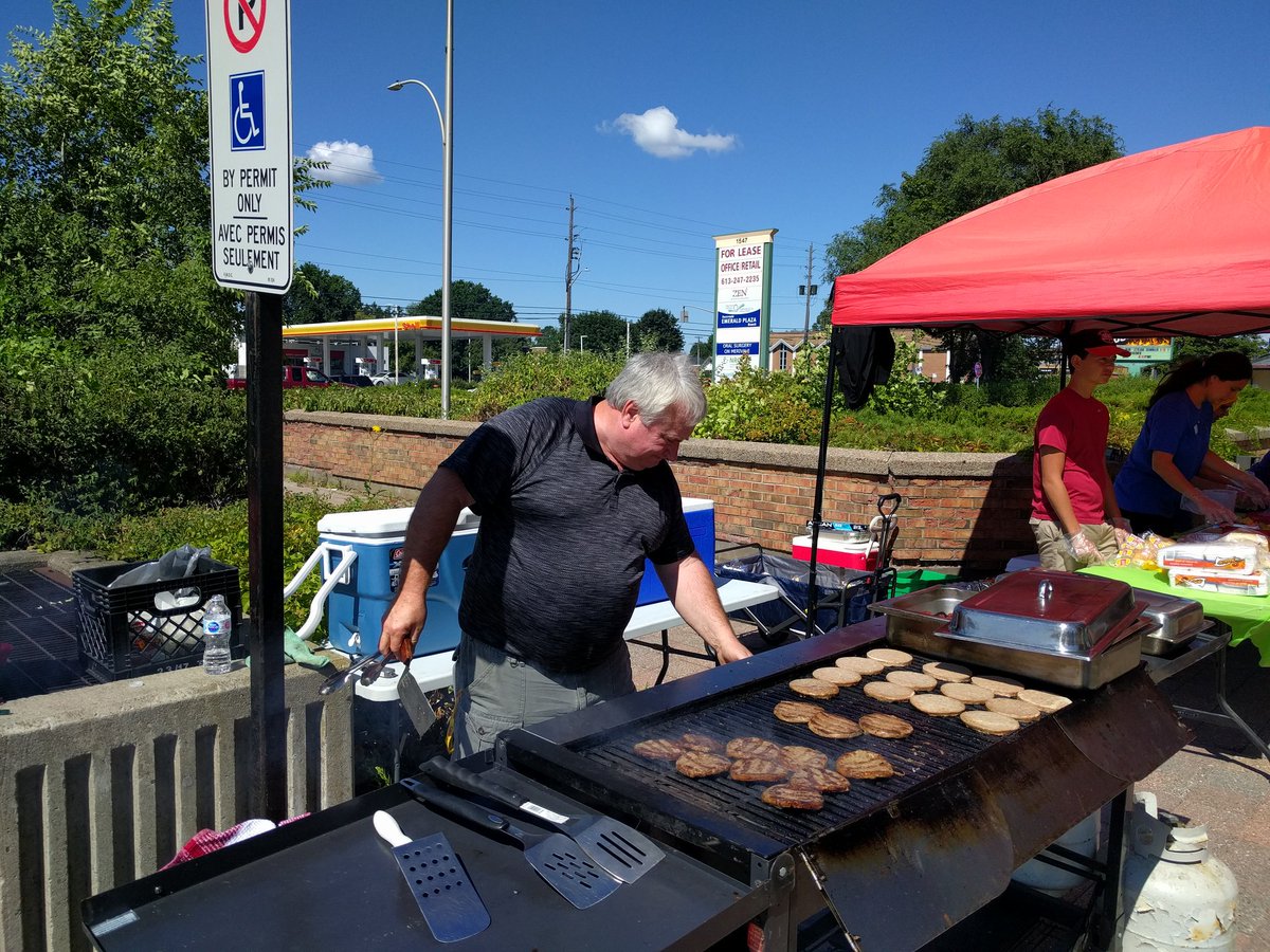 mudihsyed's tweet image. Proudly supporting and sponsoring #Tools4School program by @NROCRC. Great fun-filled family BBQ at Emerald Plaza. Thanks Josh and Jennifer for joining me @Jposk84