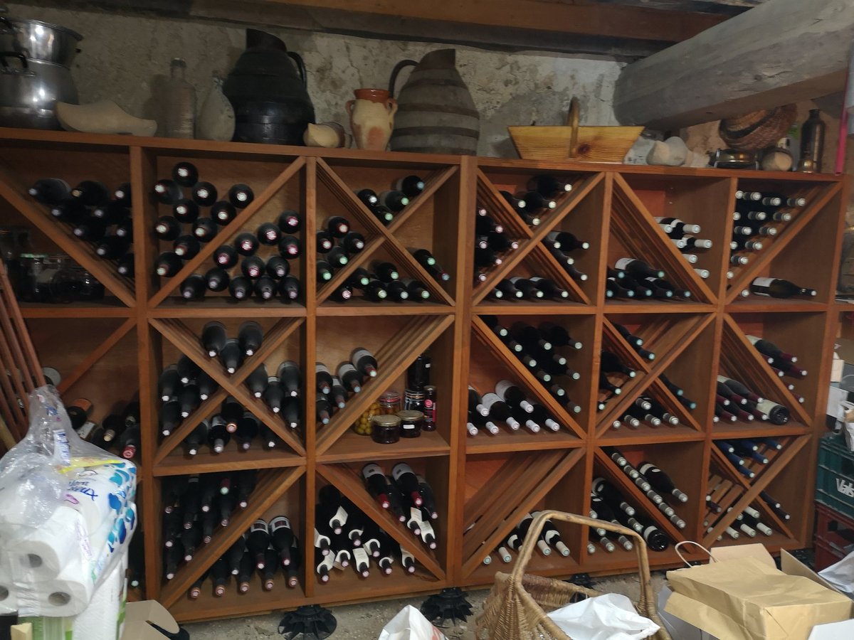 EMeubles's tweet photo. Rangement à bouteilles sur mesures https://t.co/3JKPSs4iJN