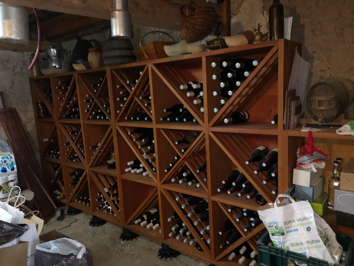 EMeubles's tweet photo. Et casiers  de rangement de cave https://t.co/kvVdmhg76w