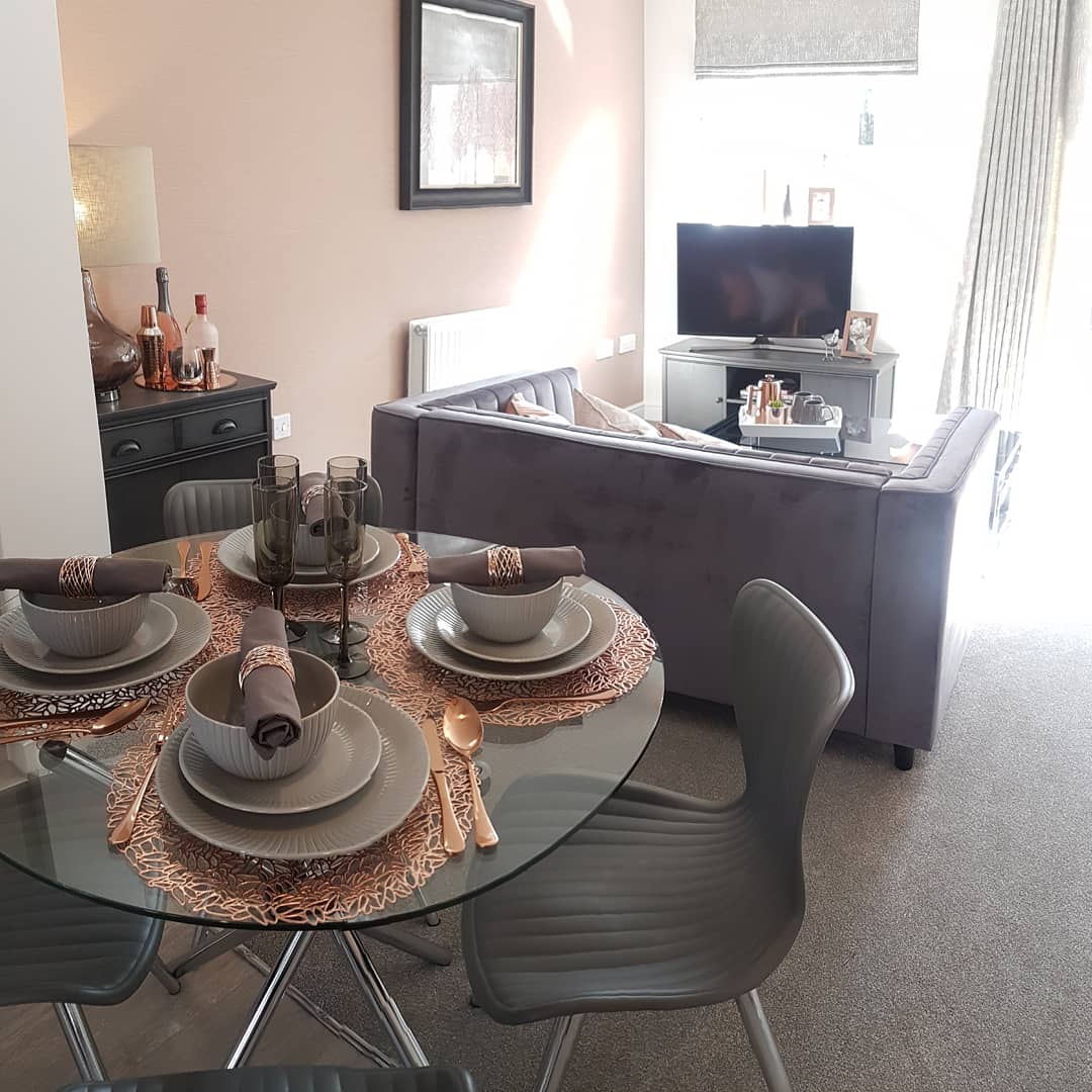 DesignFixUK's tweet photo. A busy day installing our latest showhome for @WeAreTorus in #sthelens I've loved working on this rose gold and grey scheme. Rather classy but still affordable.
#showhome #affordablehomes #styletosell https://t.co/M0qinVelor