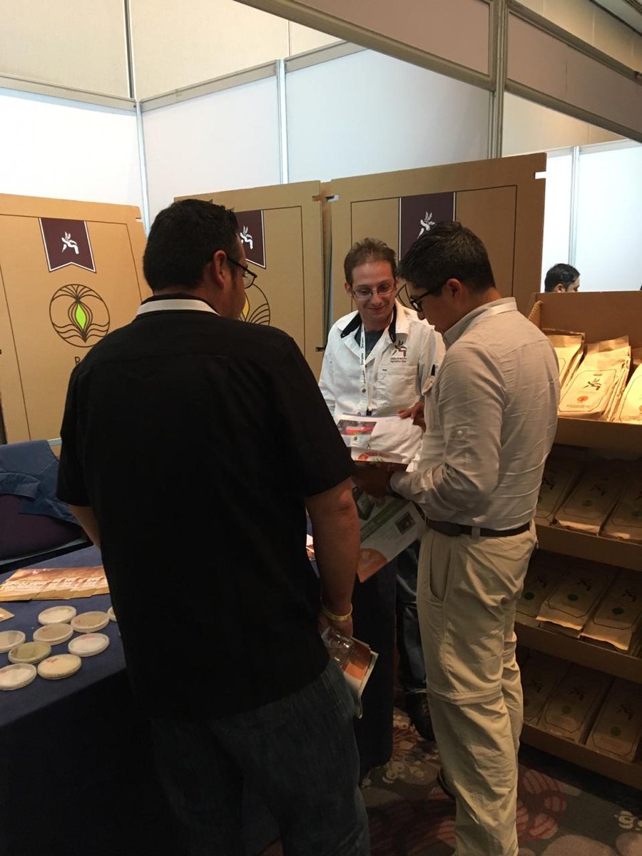 TierradeMonte's tweet photo. Muy emocionados en el Curso Internacional de producción de berries 🍓🍒🍇 @IntagriSC https://t.co/b3ZI1Itp3c