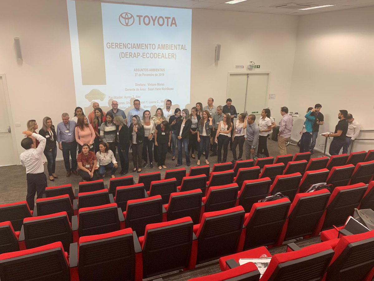 ABRADIT2's tweet photo. A Toyota, com o apoio da ABRADIT, realizou mais uma edição do treinamento para o DERAP - ECO DEALER, com a participação de 28 responsáveis ambientais de Concessionárias Toyota de 8 estados , 06 Auditores da THOMPSON e representantes da ABRADIT. #RedeToyota #EcoDealer #Abradit https://t.co/BxaFR1i80P