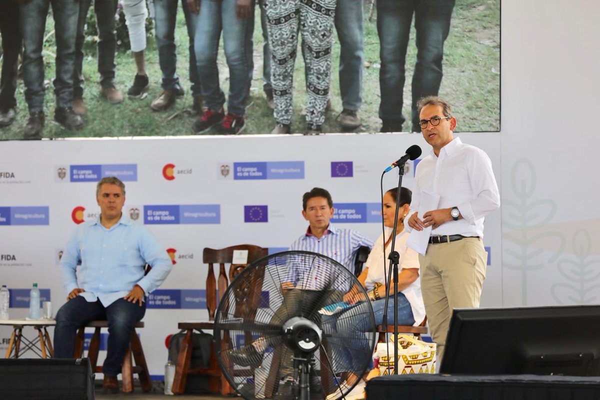 AndrsValencia9's tweet photo. Con #ElCampoEmprende buscamos desde el Gobierno del Presidente @IvanDuque impulsar la creación de negocios sostenibles, mejorar la calidad de vida y generar empleo en la ruralidad colombiana. Hoy desde #Caucasia Antioquia le contamos a Colombia 🇨🇴 que hay un #CampoConProgreso https://t.co/cRqA7o3HKx