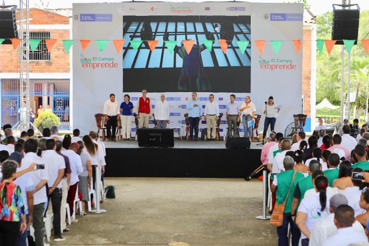 AndrsValencia9's tweet photo. Con #ElCampoEmprende buscamos desde el Gobierno del Presidente @IvanDuque impulsar la creación de negocios sostenibles, mejorar la calidad de vida y generar empleo en la ruralidad colombiana. Hoy desde #Caucasia Antioquia le contamos a Colombia 🇨🇴 que hay un #CampoConProgreso https://t.co/cRqA7o3HKx