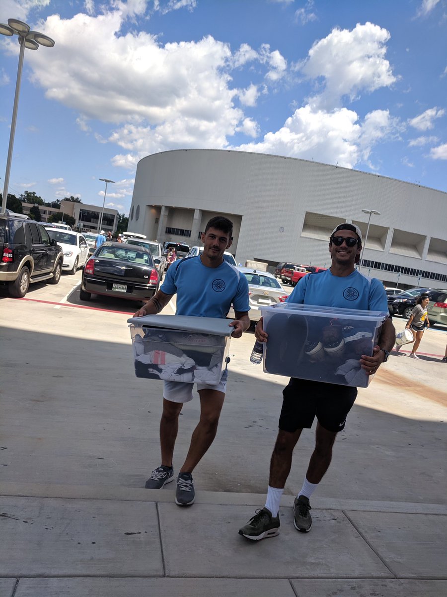 ChattanoogaFC's tweet photo. It's move in day at @UTChattanooga and we were so pumped to lend a hand! So thankful for the opportunity to connect with the newest Mocs and help the community. https://t.co/Cf7iBv43WA