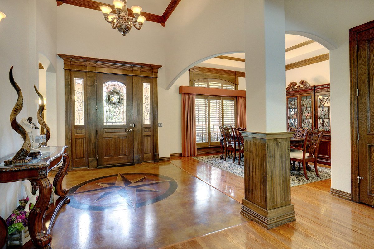 CozRob's tweet image. This foyer is when stunning meets welcoming. Our professional photography can make your listing a great combination of stunning and welcoming too!
📸:@CozRob
#professionalphotography #realestatephotography #realestate #dfwrealestate #dfwrealtor #dfwhomes #Southlake #texasrealtor