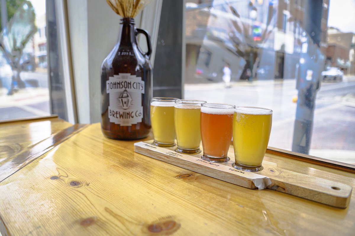 JohnsonCityBrew's tweet photo. This Thursday night is special at Johnson City Brewing Company! We are releasing two different sets of experimental flights on the same night! The first flight is made up of Avocados and Cream Ale, Cookies and Cream Ale, Strawberries and Cream ale, and Lemons and Cream Ale. https://t.co/D0DQ0gRYxs