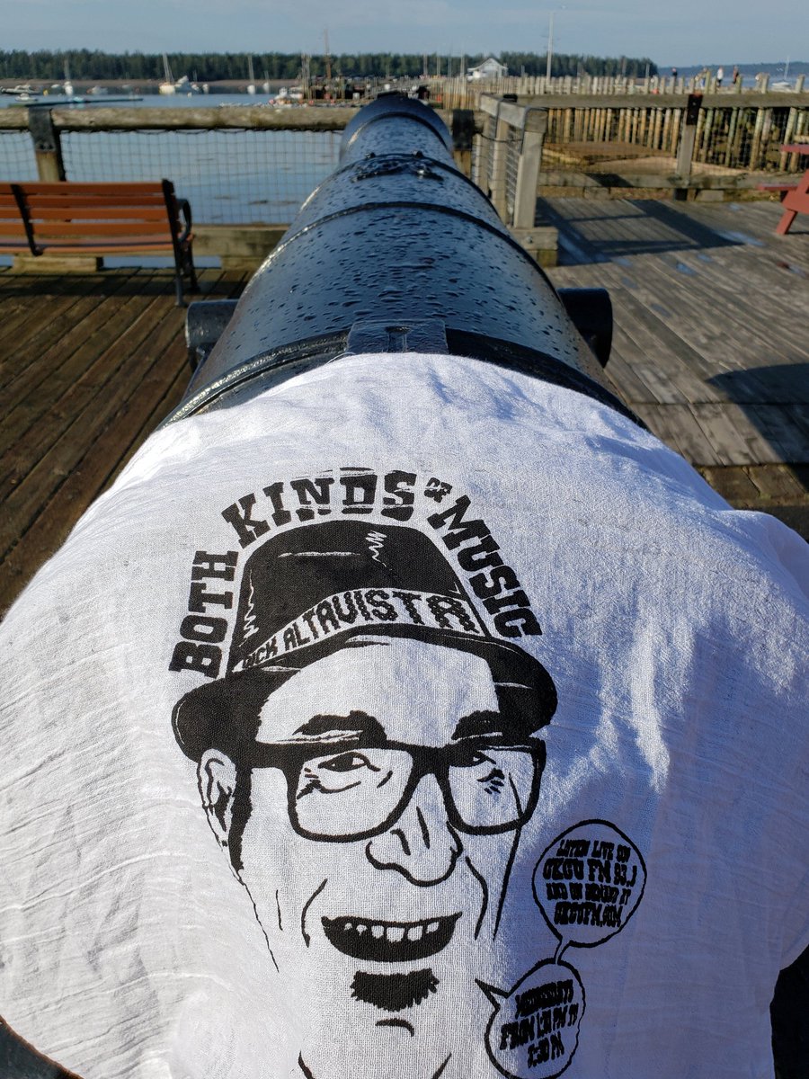ottawaporchfest's tweet photo. We didn't have a cannon ball but we had a blast! @DickAltavista is everywhere! #bothkindsofmusic #StAndrews #NB #Canada #coasttocoast https://t.co/gzJNy7ADf4