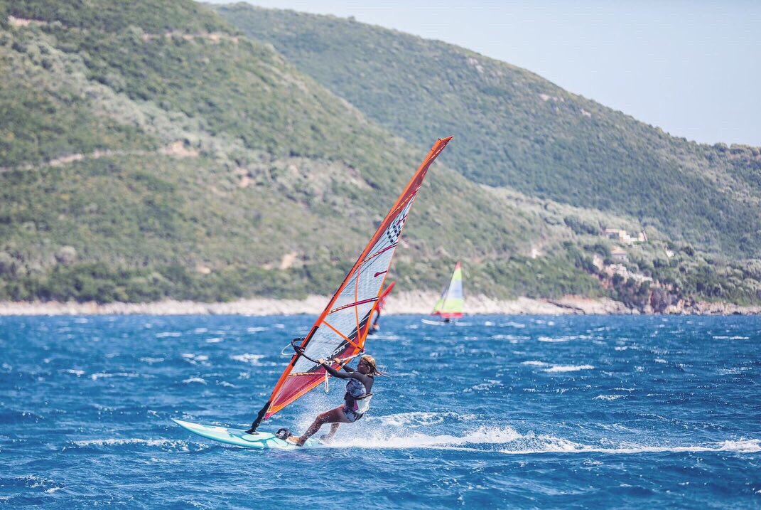 neilsonholidays's tweet photo. Windy days in Vassiliki... 🏄🏼‍♂️🏄‍♀️💨💨

Cosmos Beachclub, Vassiliki, Greece
https://t.co/r30jb6DoJQ

@CEPhotoUK / @NeilsonCosmos 
#windsurf #windsurfing #NeilsonHolidays https://t.co/KdBjRDoORX