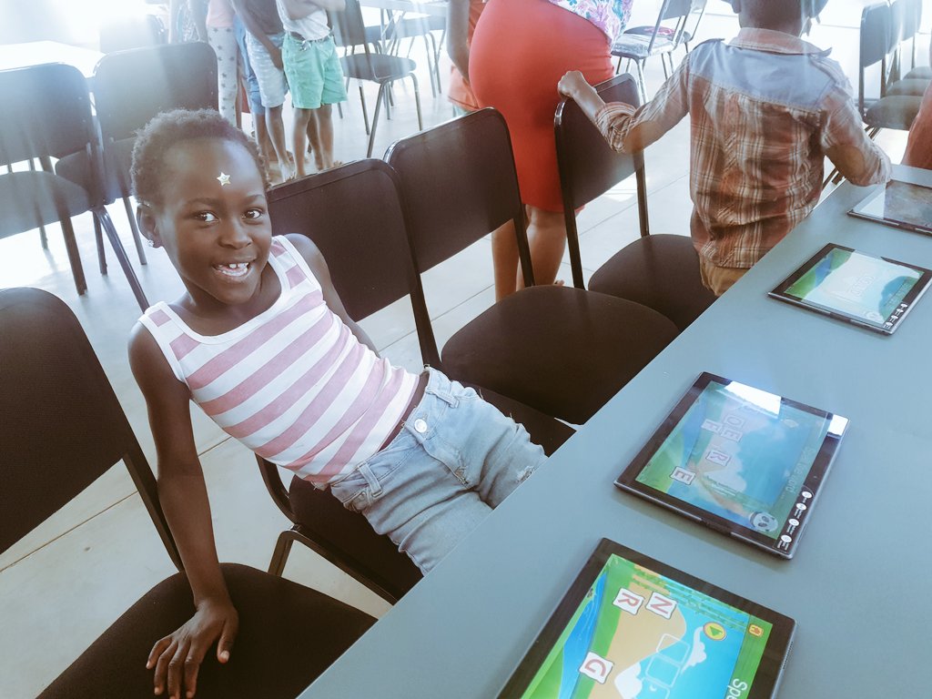 marciapungul21's tweet photo. Having fun with the grade 3 #Afternoonprogram
#LearningIsFun
@DumphriesDLC https://t.co/CYAwuxodmp