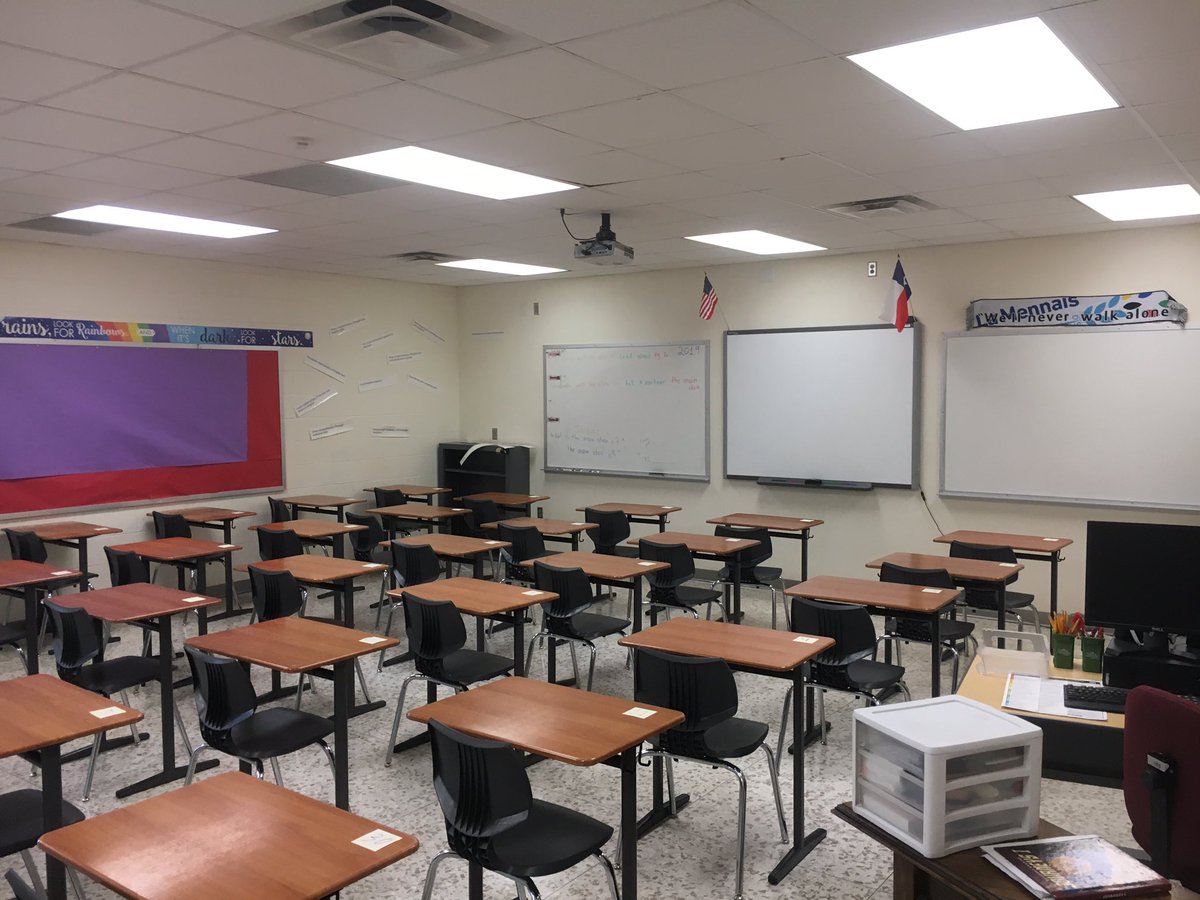 julenggdoc's tweet photo. Room ready for the students. Looking forward to begin next Monday. #wewillneverwalkalone #OHS #lamennais #Reading @colsangregorio https://t.co/vRB6VU8GcH