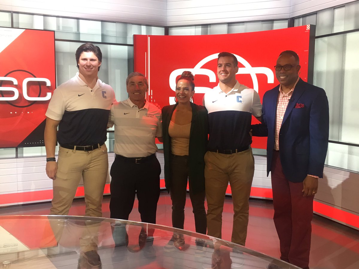 Having some fun at the anchor desk of <a href="/SportsCenter/">SportsCenter</a> with @elleduncanESPN and <a href="/JayHarrisESPN/">Jay Harris</a>. #RoarLionRoar <a href="/IvyLeague/">Ivy League</a> <a href="/espn/">ESPN</a>