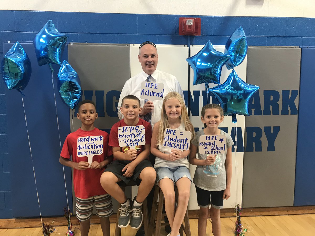 Highland Park Elementary has been recognized as a REWARD SCHOOL for the 3rd consecutive year!