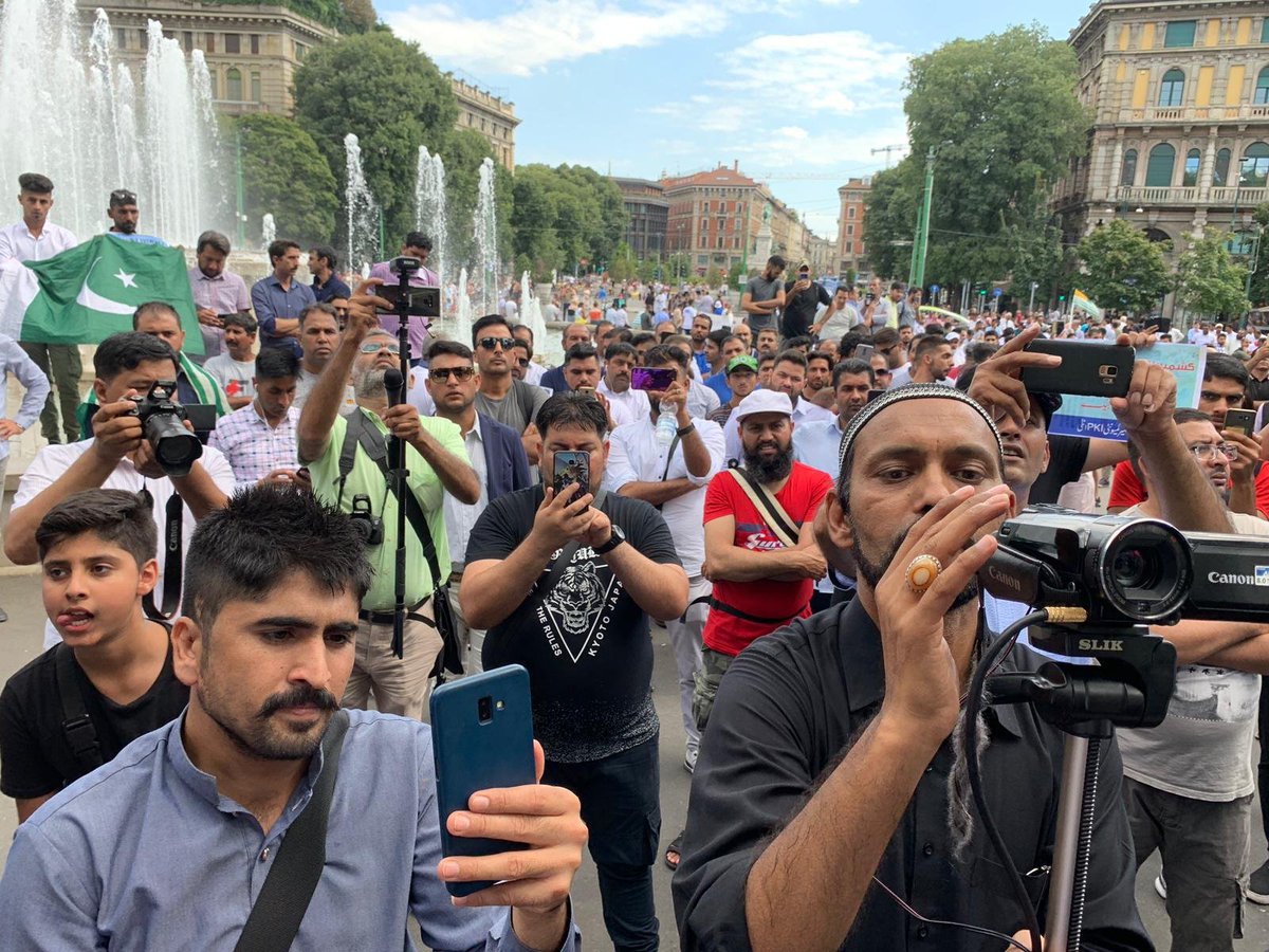 GovtofPakistan's tweet photo. Demonstration against India in Milan, Italy.
#15AugustBlackDay https://t.co/esjPPy3kqt