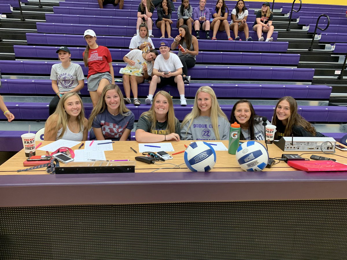 DC3Volleyball's tweet photo. Big S/O to @DC3Softball for helping us out last night! 🥎💜🏐💛 #ConqStrong #DC3Family #Score #Lines #VolleyConqs #ConqSoftball #BeGreat #GFC https://t.co/M6TVu7FbMa
