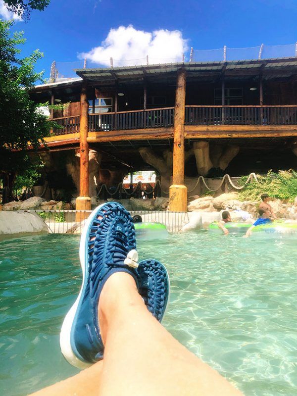 Hinessightblog's tweet photo. 10+ Tips for Visiting a Water Park – Hint: It’s in the bag! via @LilFamAdventure https://t.co/kIcSXwARhr #c2cgroup #TravelTips https://t.co/scbQ6z9pyu