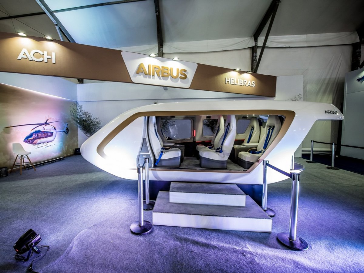 helibras's tweet photo. Confira nossa galeria de imagens do mockup da cabine do ACH145 em tamanho real, assinado em parceria com a Mercedes-Benz!
#ACH145 #Mercedes #MercedesBenz #LABACE #LABACE2019 #Helibras #Airbus #AirbusHelicopters #helicopters https://t.co/tVctmjCTbQ