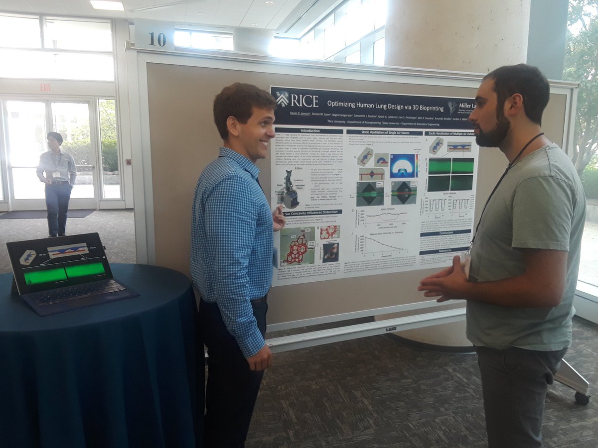 g_caldero's tweet photo. Kevin Janson captivates his audience with live videos to spice up the poster #millerlab @Rice_BIOE https://t.co/XVpqYWG214