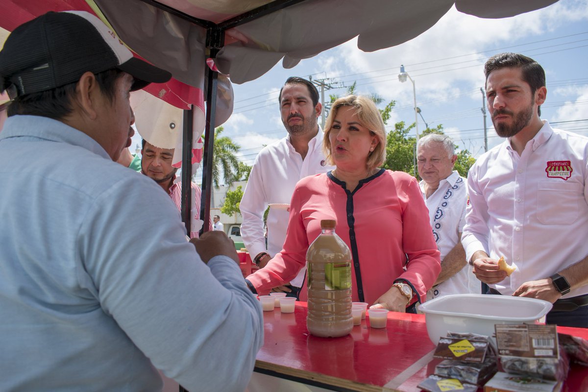 Icatcam's tweet photo. En apoyo a las empresas locales, el programa #ConsumeCampeche visitó el estacionamiento del #ICATCAM y #CECYTEC para la promoción y venta de productos.
#ICATCAM #SEDECO #CECYTEC https://t.co/rsrEamIziP