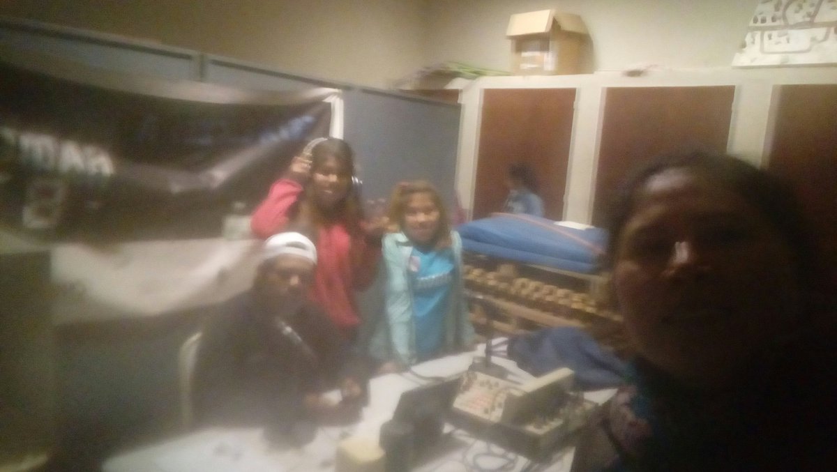 Ayer realizando actividades con la profe lilia en el área de Biología y en radio <a href="/RangeonMartin/">MartinRangeon</a> <a href="/fguillesaavedra/">GUILLERMO SAAVEDRA</a> <a href="/romyalancay/">Romina Alancay</a> <a href="/patriciapinasco/">Patricia Pinasco</a> <a href="/Cajmisionchaqu2/">Caj5165MisionChaqueña</a> <a href="/UrtubeyJM/">Juan Manuel Urtubey</a>