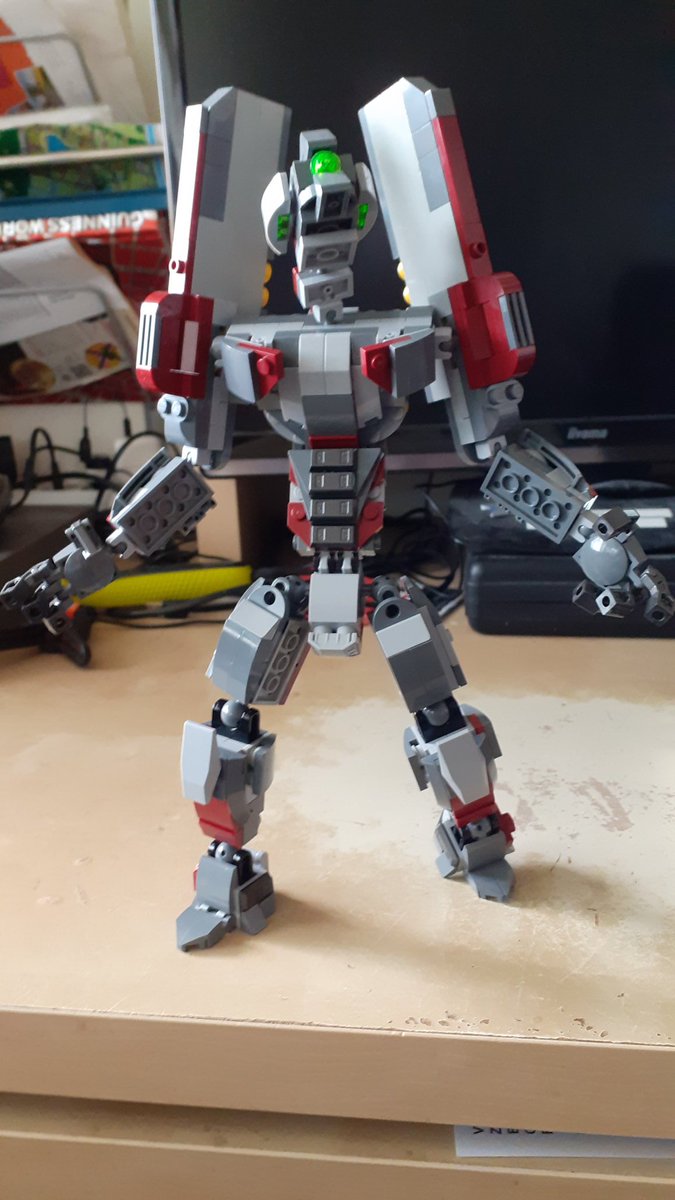 JobbyFanClub's tweet photo. What doe you guys think of my Lego Evangalion https://t.co/7epZQUvXIn