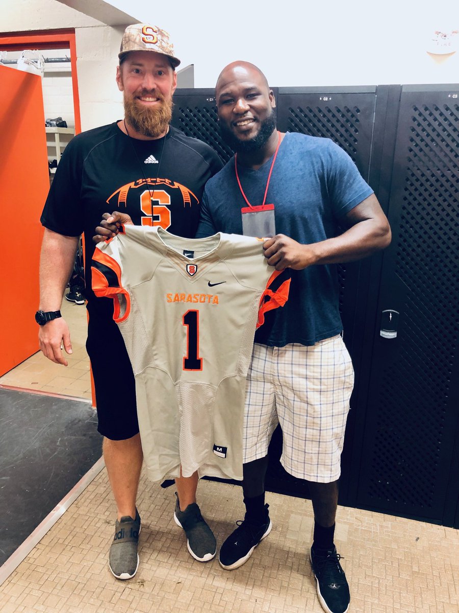 Sarasota_FB's tweet photo. Excited to have Mike Ford on Staff this year at Sarasota High! #alumni #returnthepride #sarasotahigh https://t.co/7CAAzcAtBU
