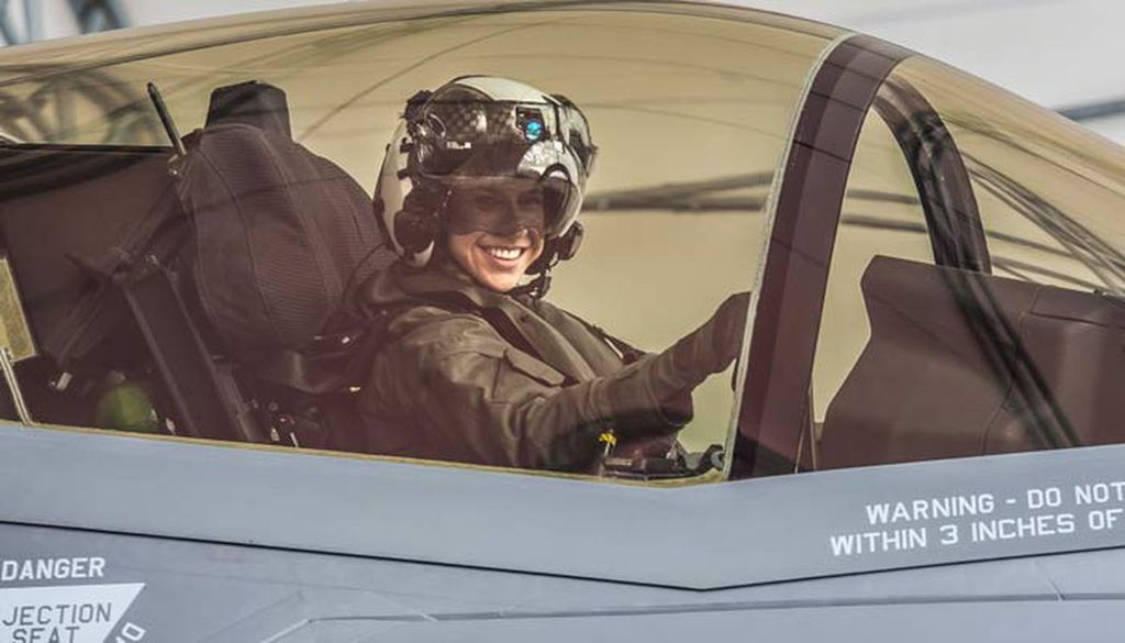 Live5News's tweet photo. She completed her training in Beaufort! Congratulations, Capt. Satz! 🇺🇸 Semper Fi! | Helicopter pilot becomes 1st female Marine to pilot F-35 jet>> https://t.co/6hHuVRvku1 https://t.co/pTnYnWh5R1
