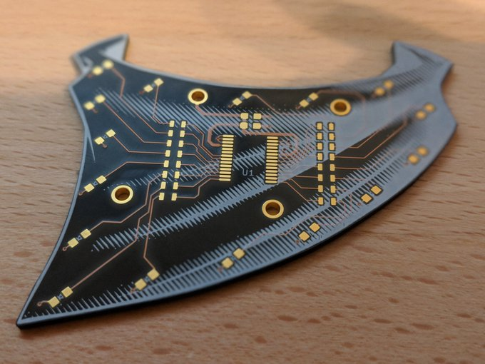 arturo182's tweet image. .@oshpark now offers PCBs with black substrate and clear solder mask at no extra cost! 🤯

2nd photo is an example of how such combo looks (not done by oshpark), board by @ANDnXOR

Thanks @timonsku for the tip.