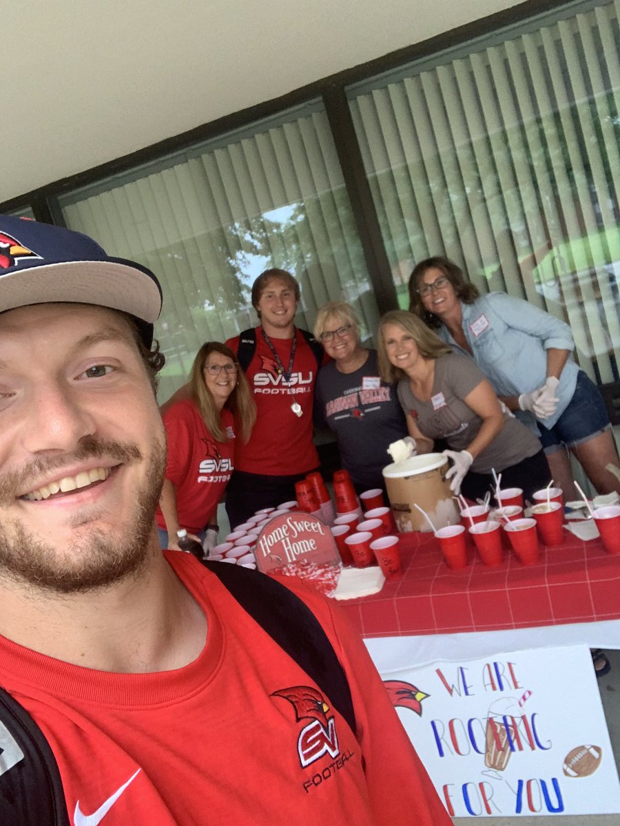 BIG TIME LOVE TO OUR @svsu_football MOMS FOR THE FLOATS AND INSPIRATION!!! #BEOUTSTANDING #BELIEVEINYOU #GYPH #ELE