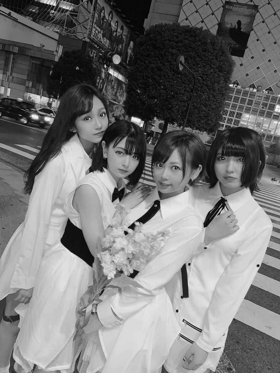 82kishiningmoon's tweet photo. 【#FLOWLIGHT】

✨希望セトリ✨
@ 渋谷SPACE ODD

-SE-
FLOWER
Help me!!
-MC-
Mr Darling
自画自賛歌

衣装:しろーらいと

今日は葉月さん不在で
3人のステージファイト!!
オーソドックスなセトリ
かな？☺

#木村葉月
#佐藤琴乃 
#三田萌日香
#東雲れいか 
#163th https://t.co/gWZT6MPdgG