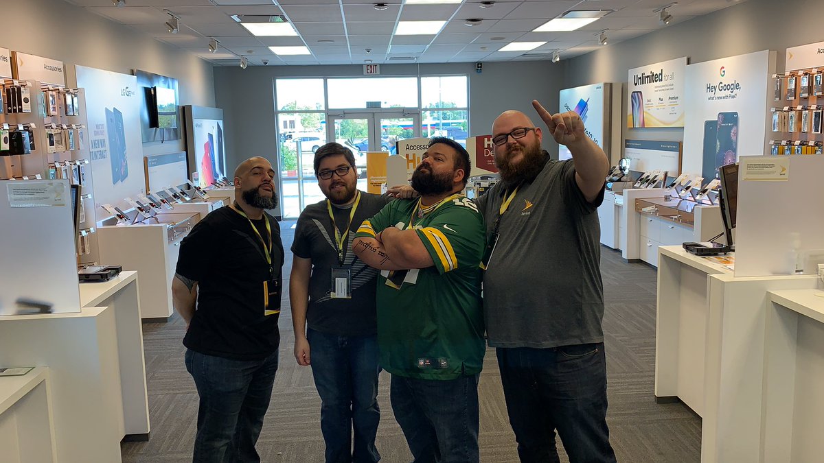mtlchapman's tweet photo. SM Swap here at 2179 in Grand Chute! Having tons of fun with @nkyser95, Anthony and Edwin! We just got done locking down a 4 Line CL deal! @kimmyhawley9 @Hawley11511 @terryliptak https://t.co/D6G2McN0Vt